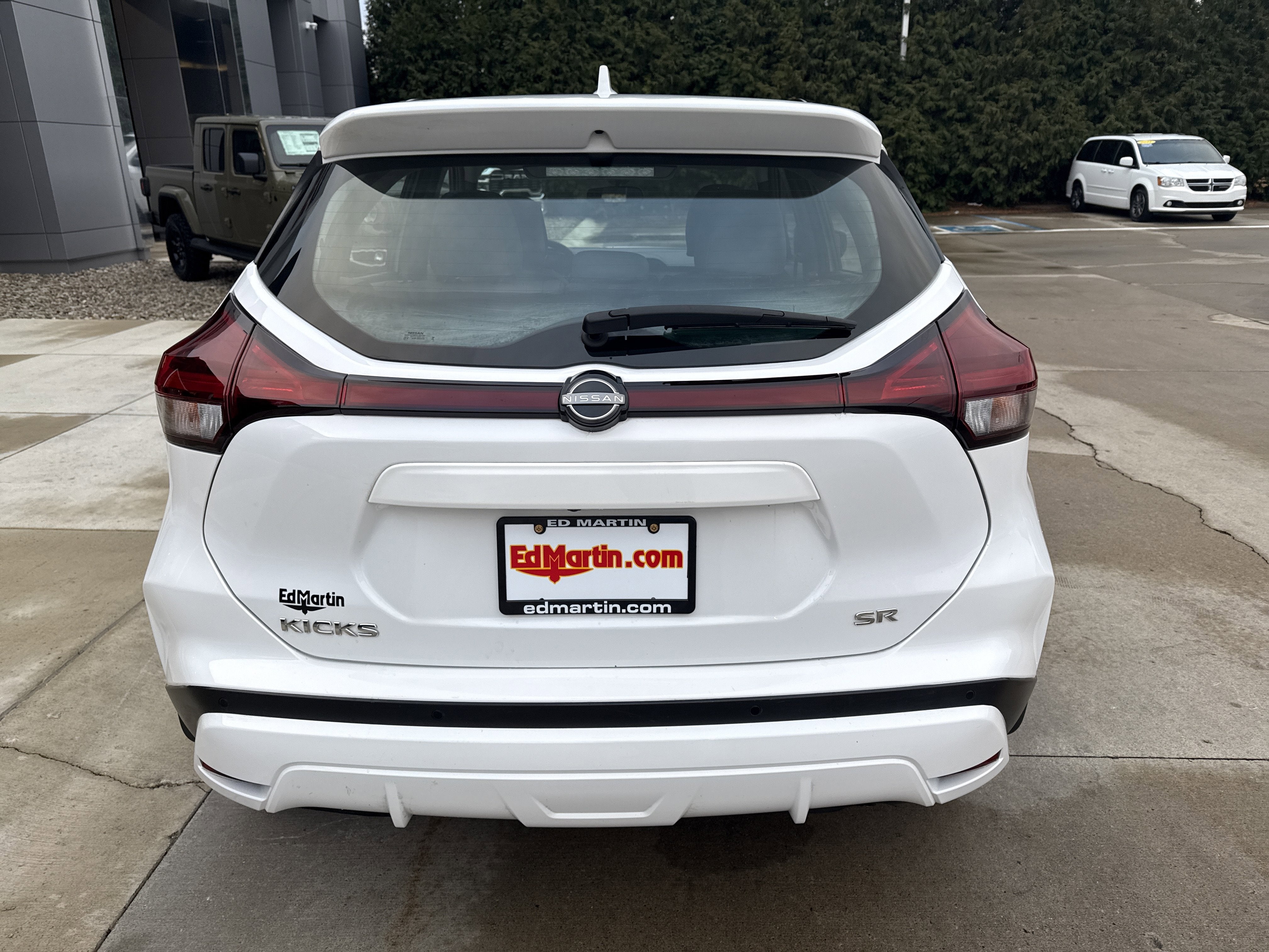 2024 Nissan Kicks SR
