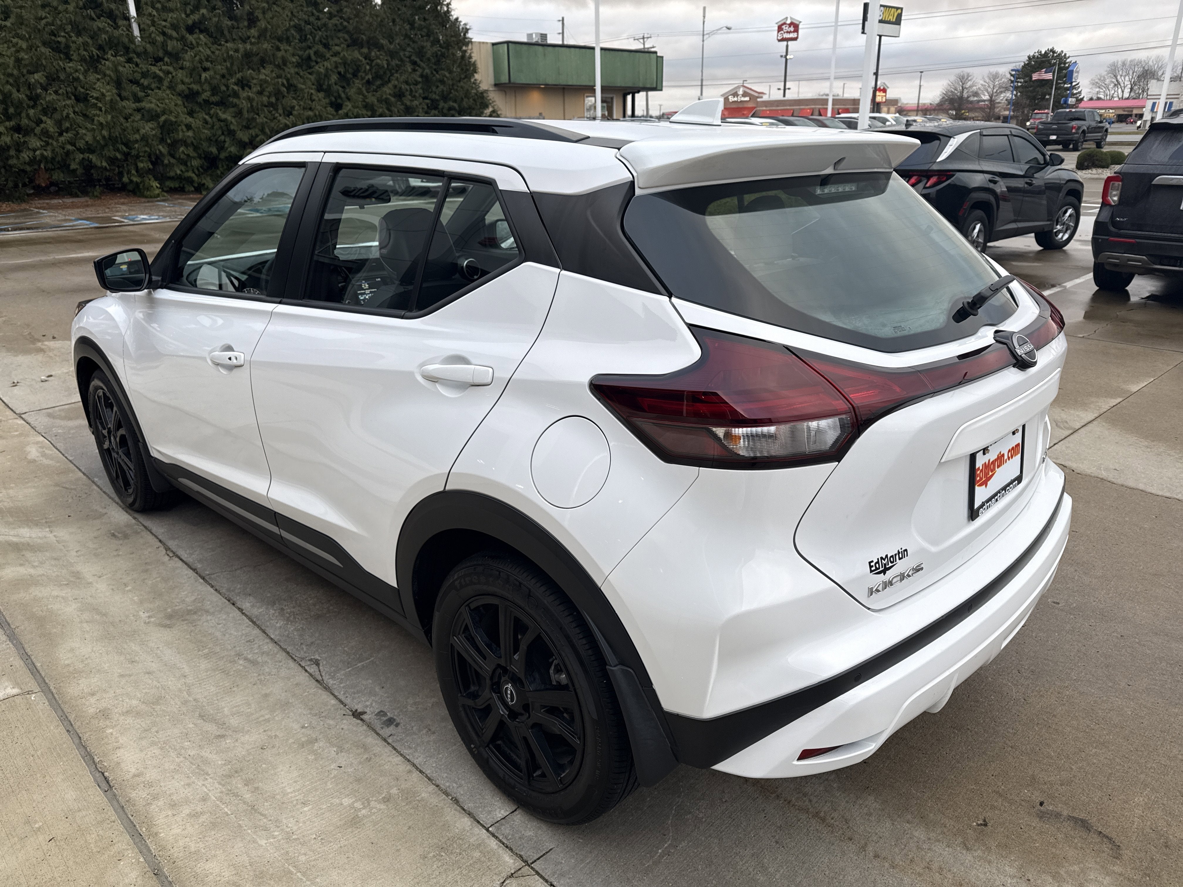 2024 Nissan Kicks SR